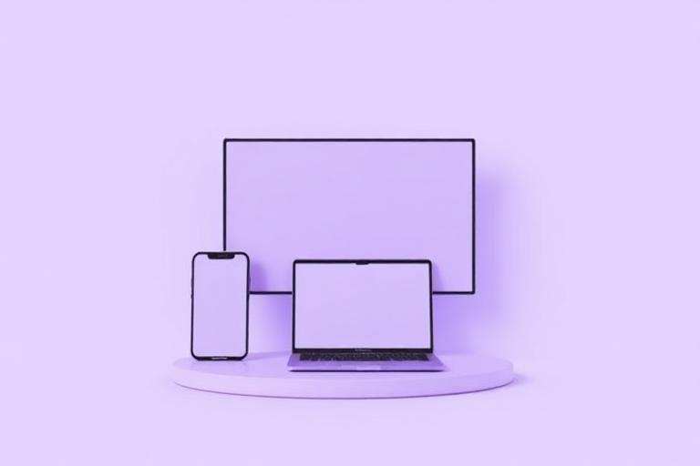 Smartphone, ordinateur portable et téléviseur